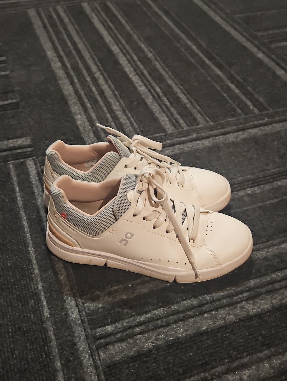 On The Roger Women's Shoe Size 8
